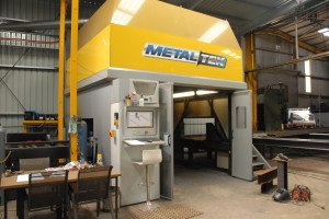 The Metaltek XB1200 structural steel coping machine offers fully-automatic structural steel, pipe and plate processing in one machine.